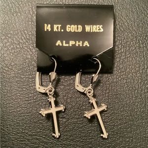 🎉HOST PICK🎉 NEW 14 Karat Gold Wires Trefoil Cross (silver) Vintage